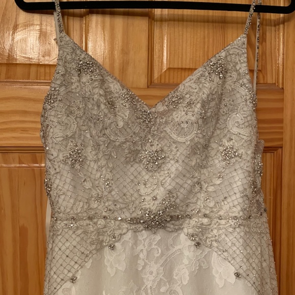 Alvina Valenta 9615 size 6 wedding dress - Picture 5 of 7